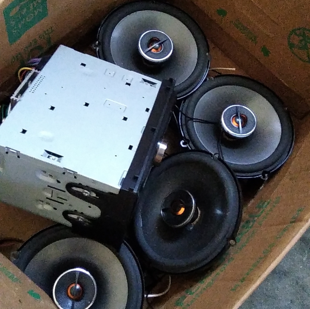 Kenwood Radio JBL Speaker Set